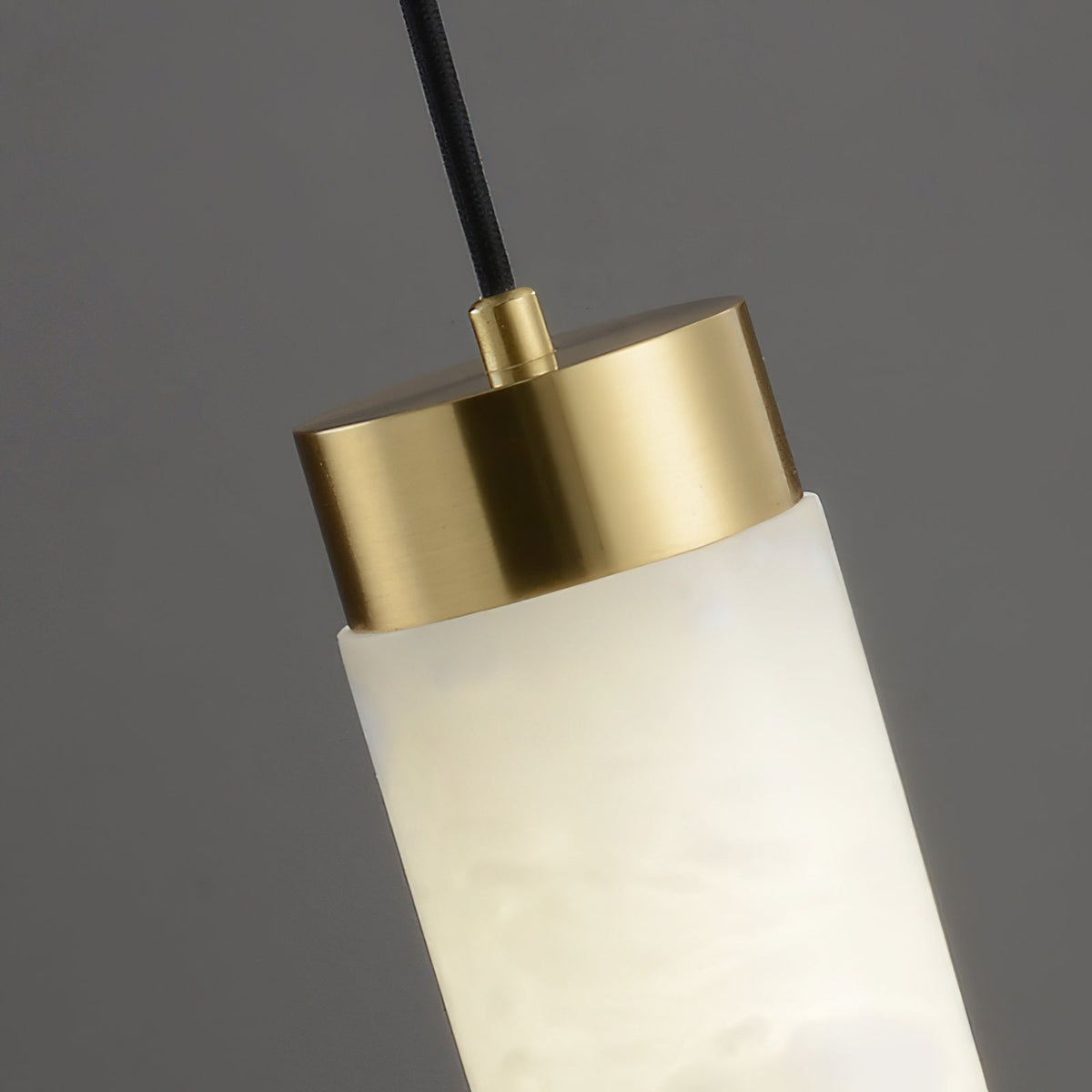 Plotuvyi zeitgenössische Alabaster-Pendelleuchte in Streifenform