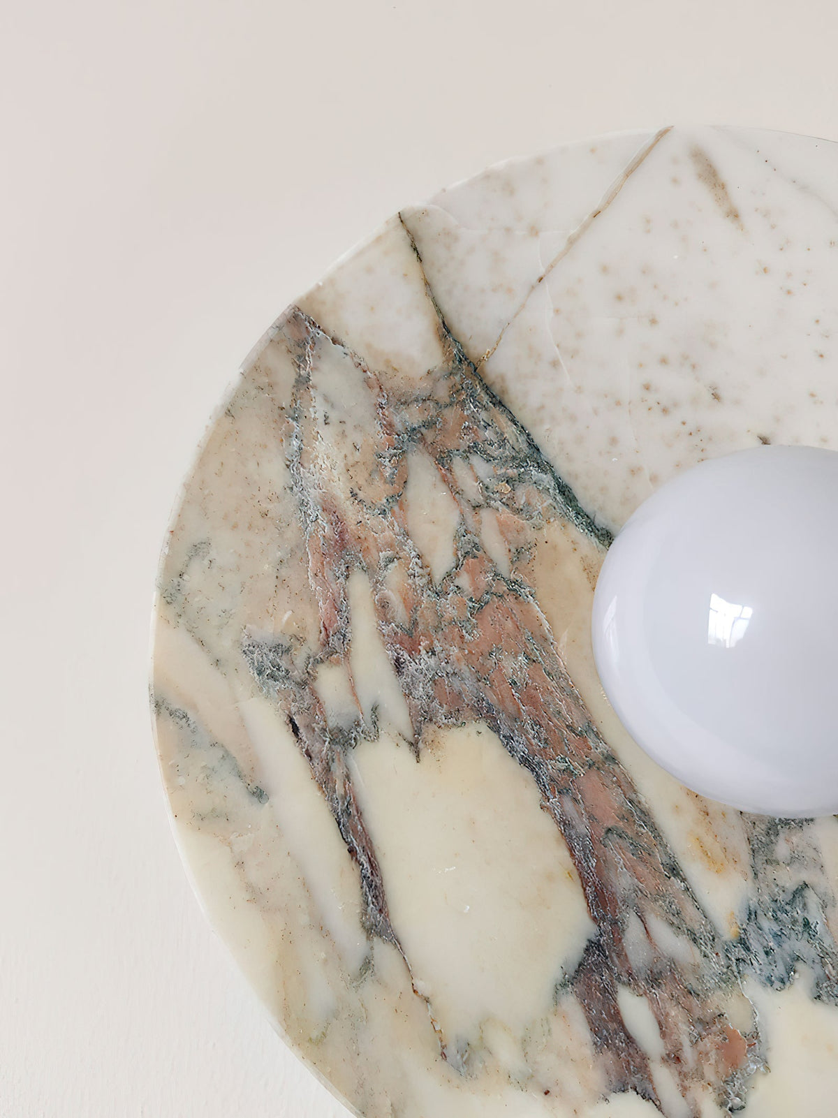 Tinduvyn zeitgenössische minimalistische Wandleuchte aus Marmor in Bvlgari-Lila