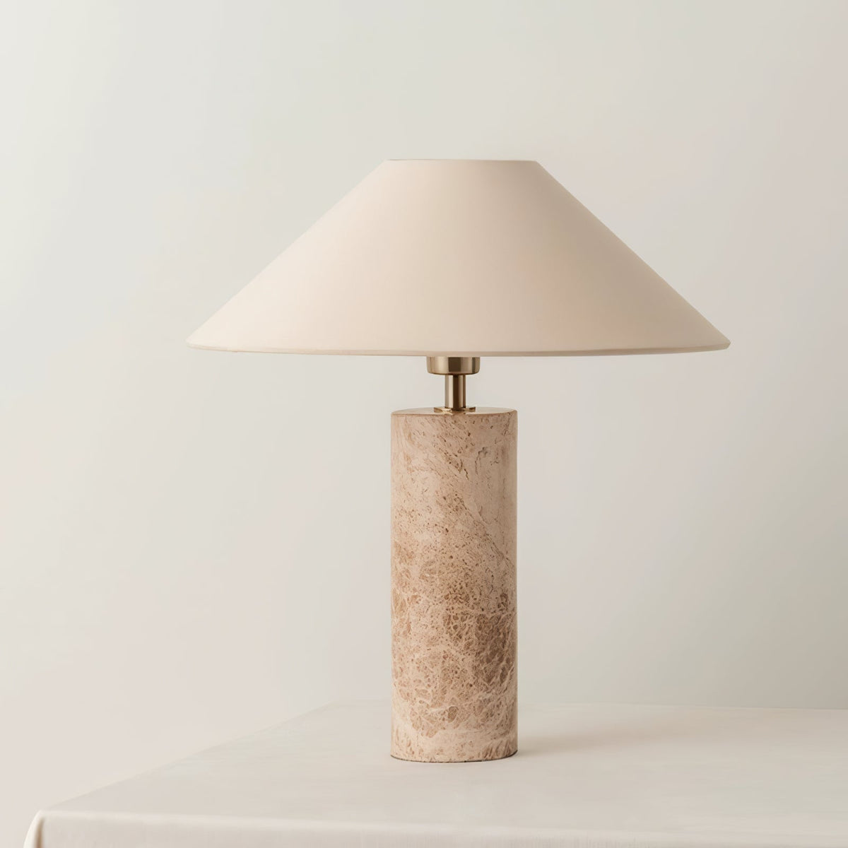 Peterielle Tischleuchte aus Marmor in Beige/Grau