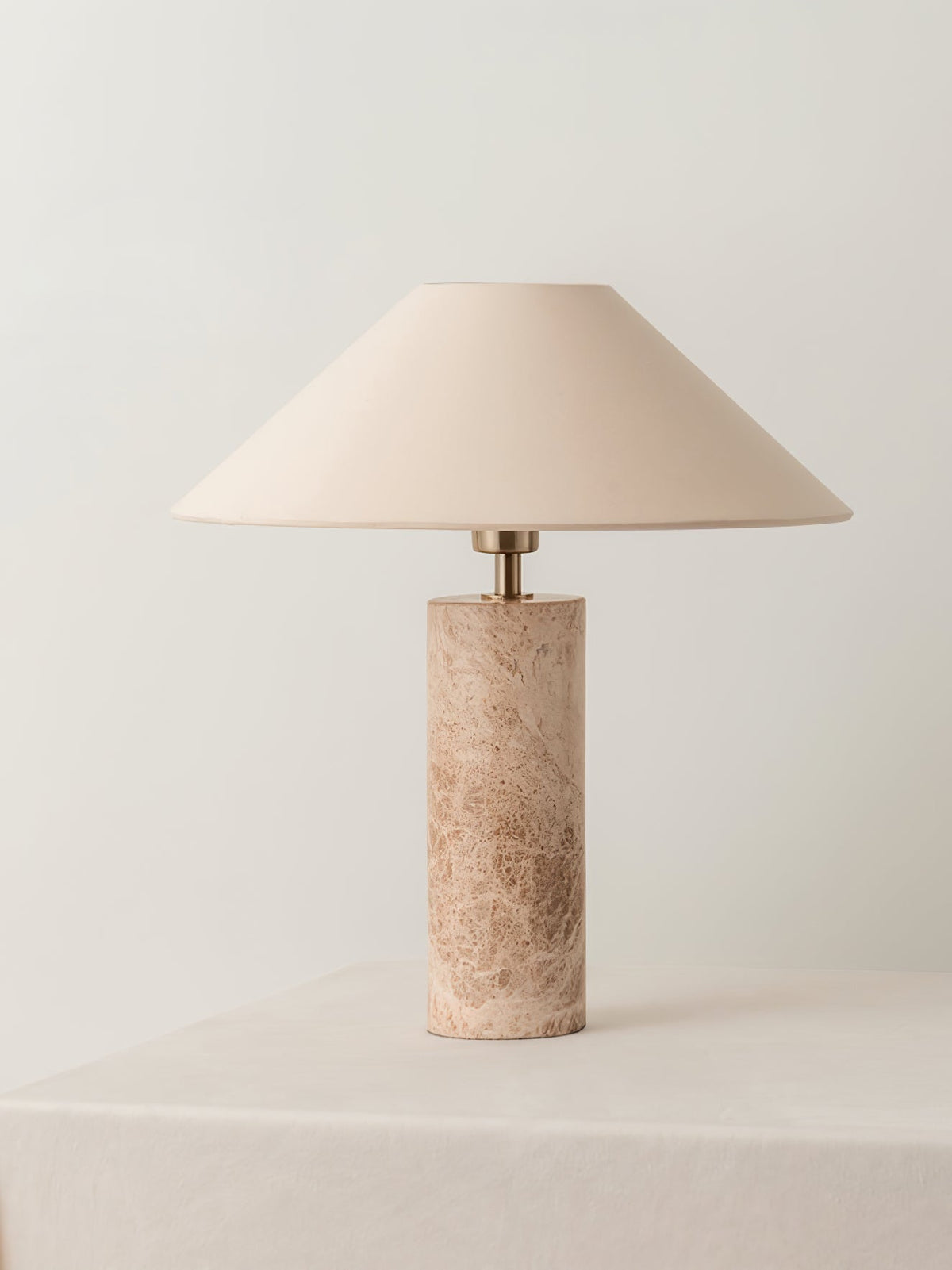 Peterielle Tischleuchte aus Marmor in Beige/Grau