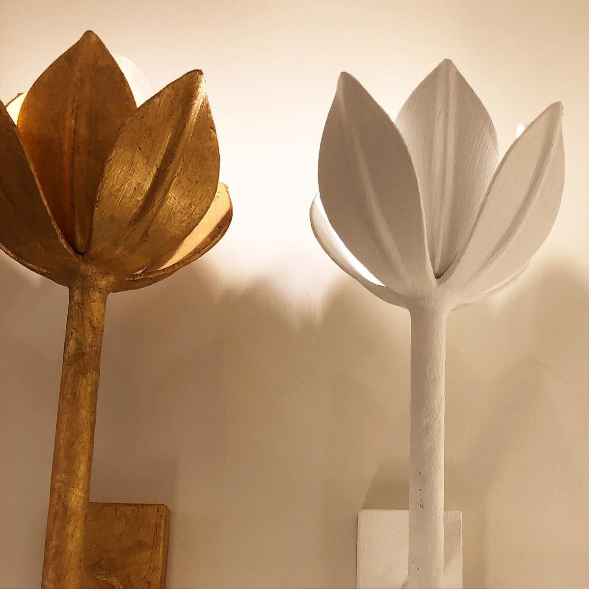 Clira Messing Lotus-Blüte Wandleuchte
