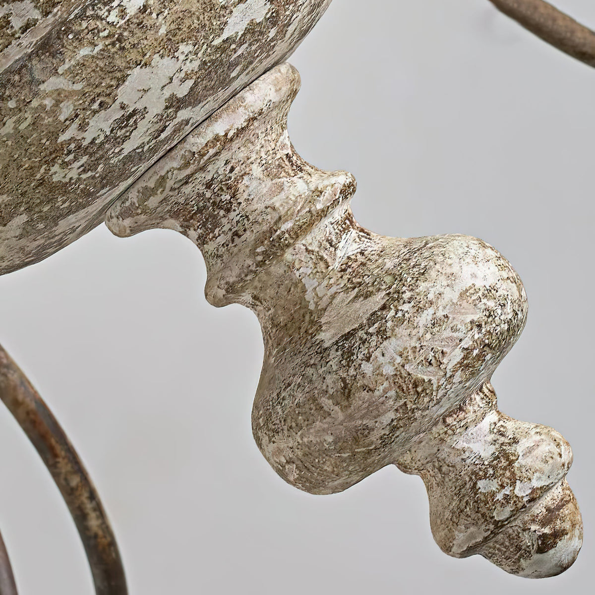 Waegnuvyn Kronleuchter im traditionellen Kerzenstil aus Metall