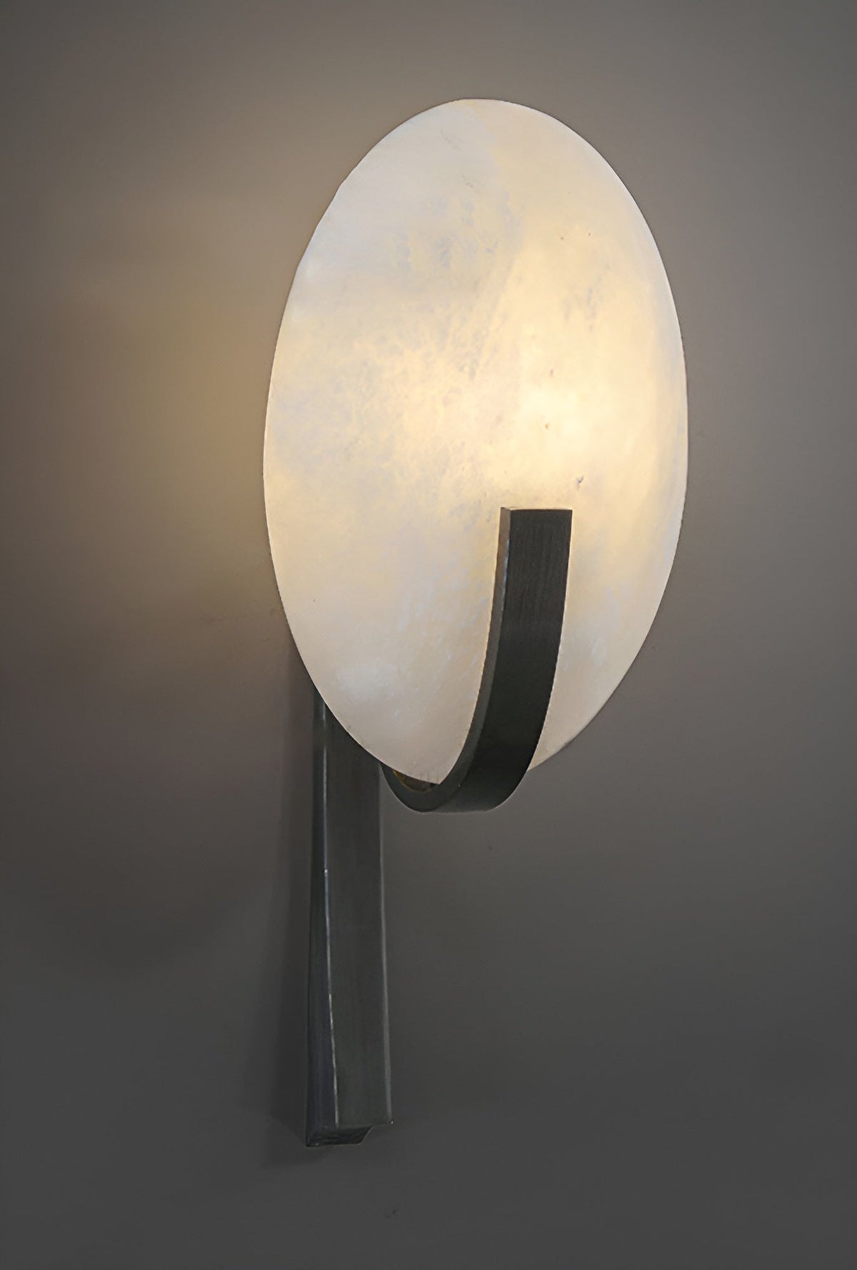 Nivaeria moderne Wandleuchte aus Alabaster