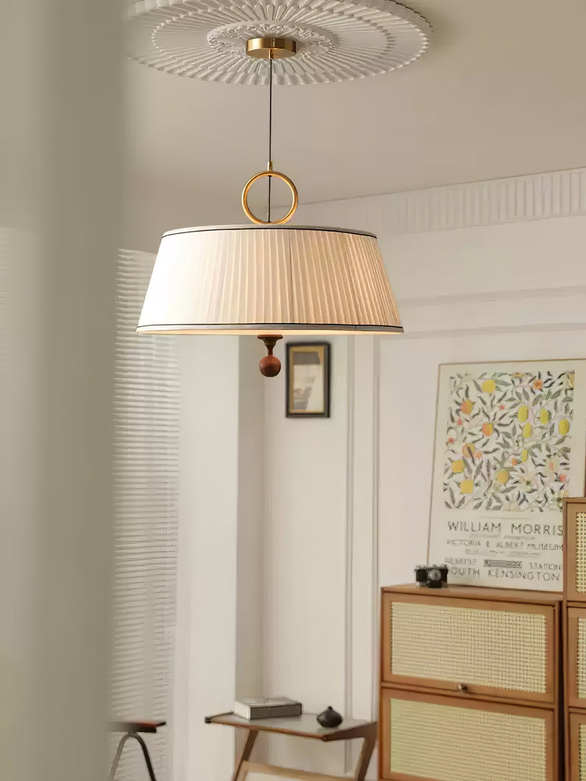 Quvlen traditionelle Pendelleuchte aus natürlichem Holz und Stoff