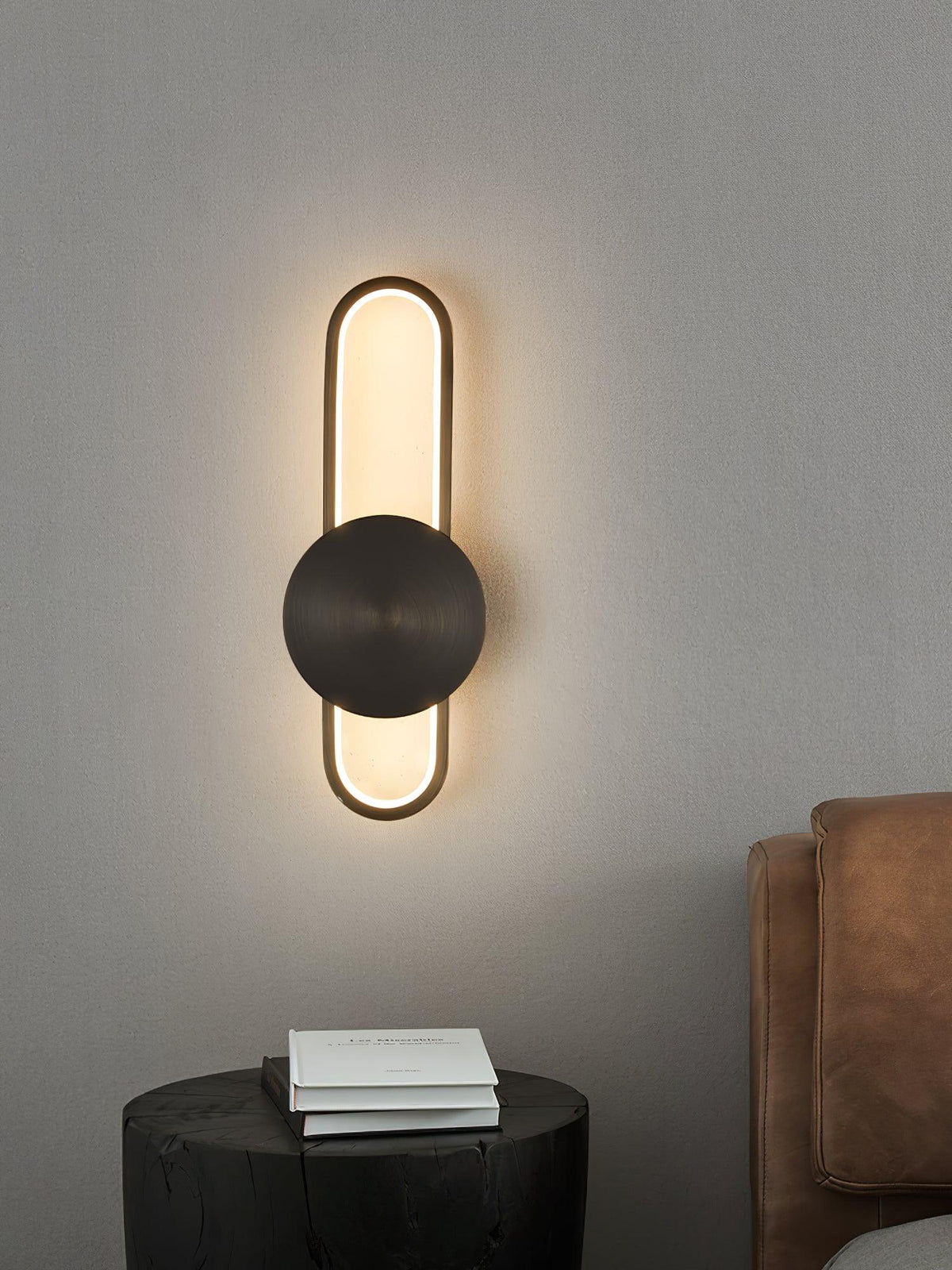 Orieniella zeitgenössische minimalistische Messing-Wandleuchte