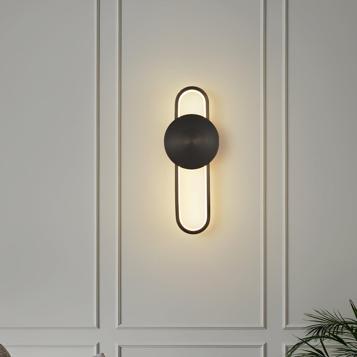 Orieniella zeitgenössische minimalistische Messing-Wandleuchte