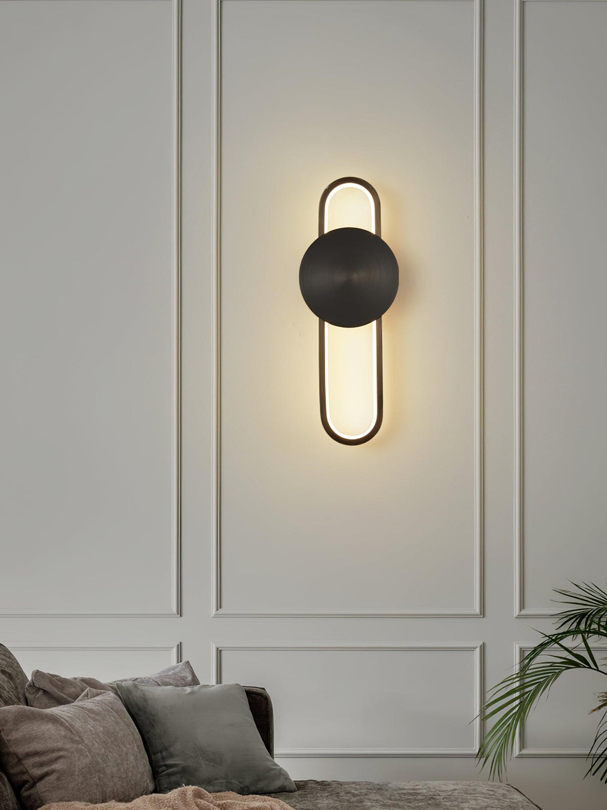 Orieniella zeitgenössische minimalistische Messing-Wandleuchte