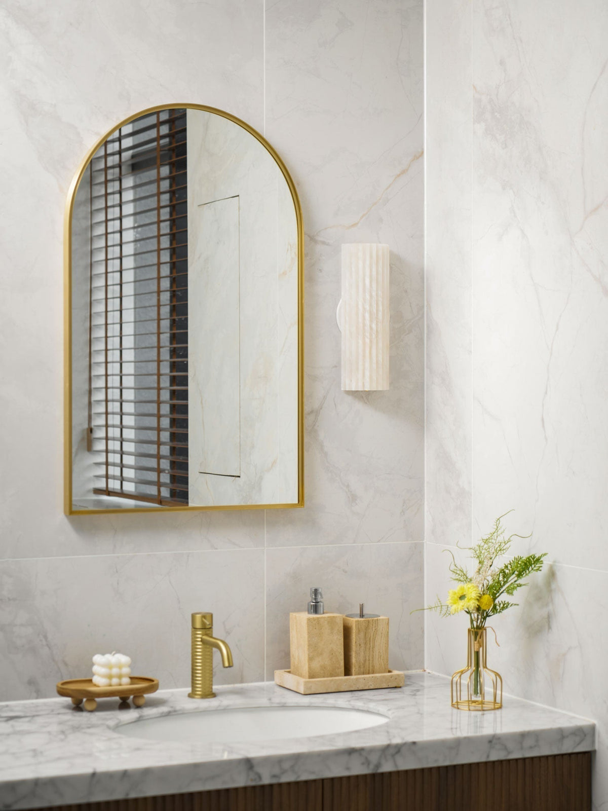 Orvian Wandleuchte Alabaster minimalistisch