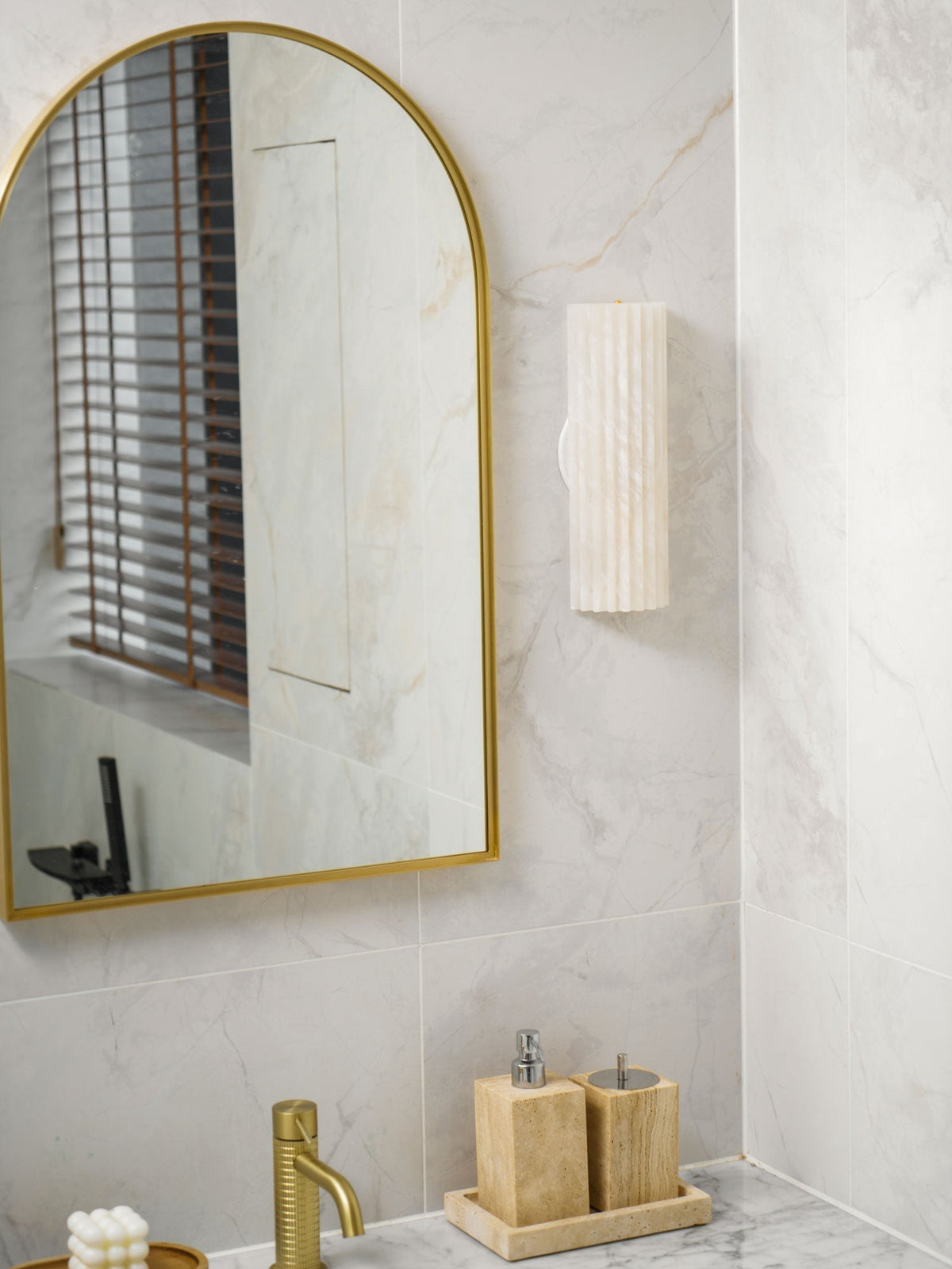 Orvian Wandleuchte Alabaster minimalistisch