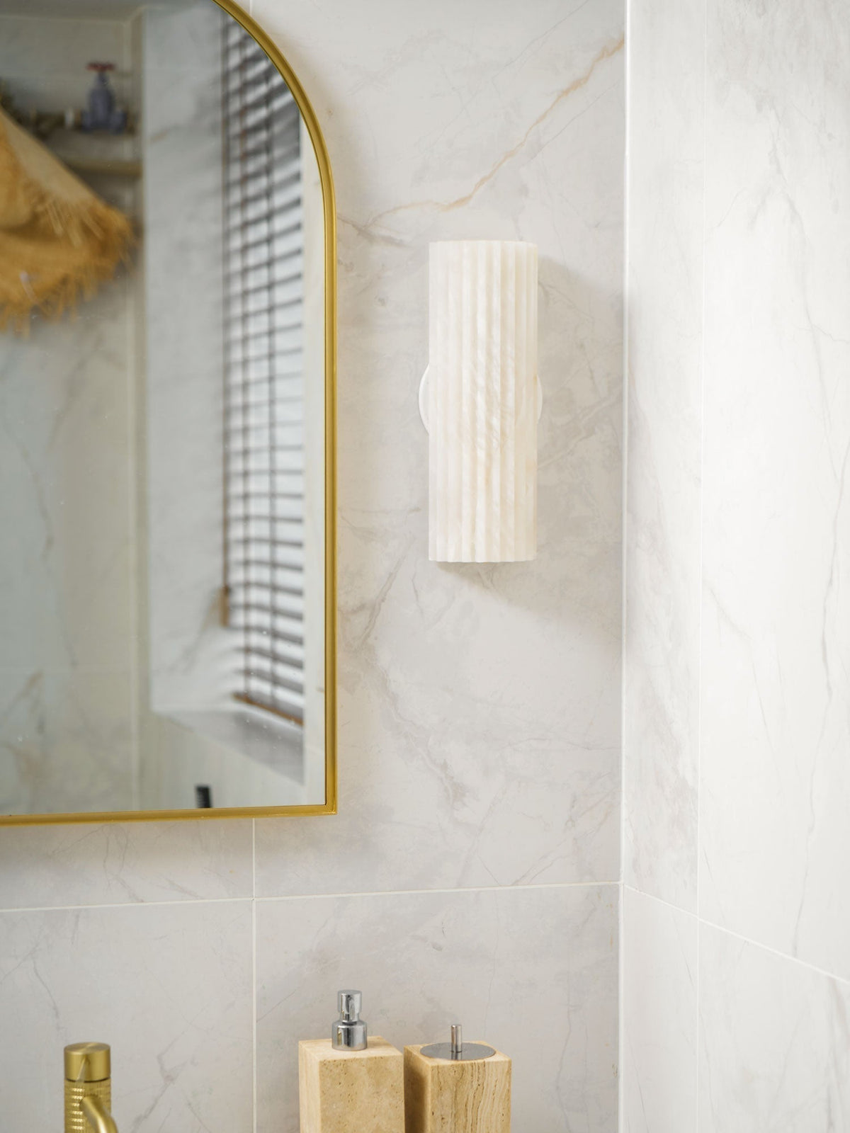 Orvian Wandleuchte Alabaster minimalistisch