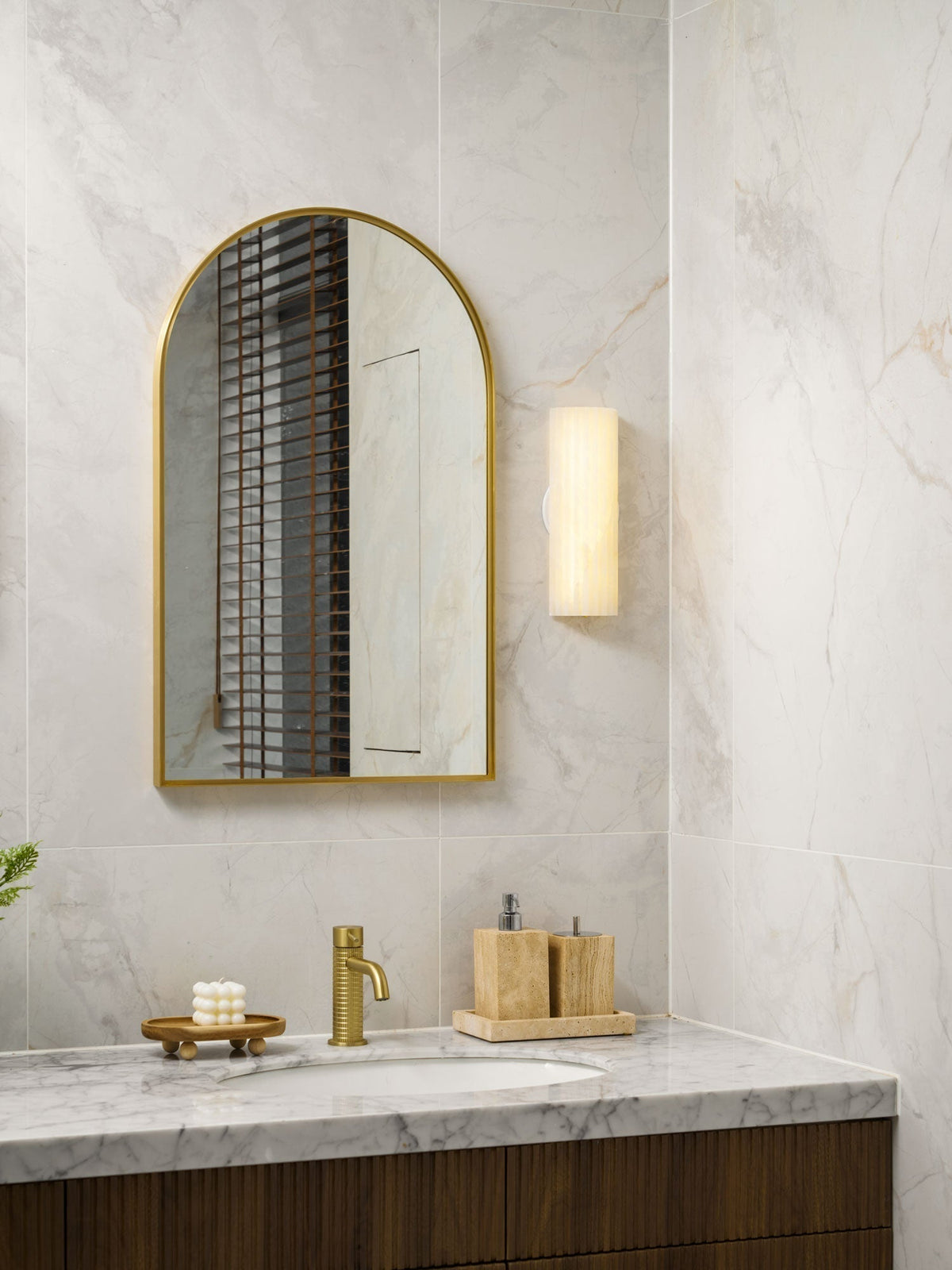 Orvian Wandleuchte Alabaster minimalistisch
