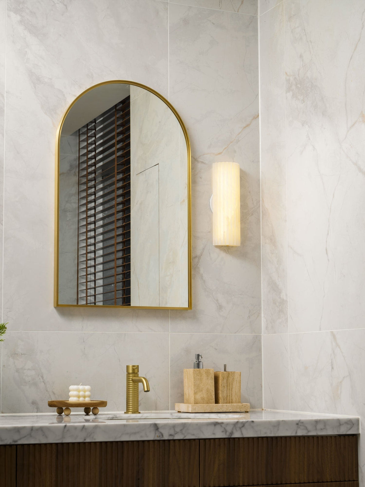 Orvian Wandleuchte Alabaster minimalistisch