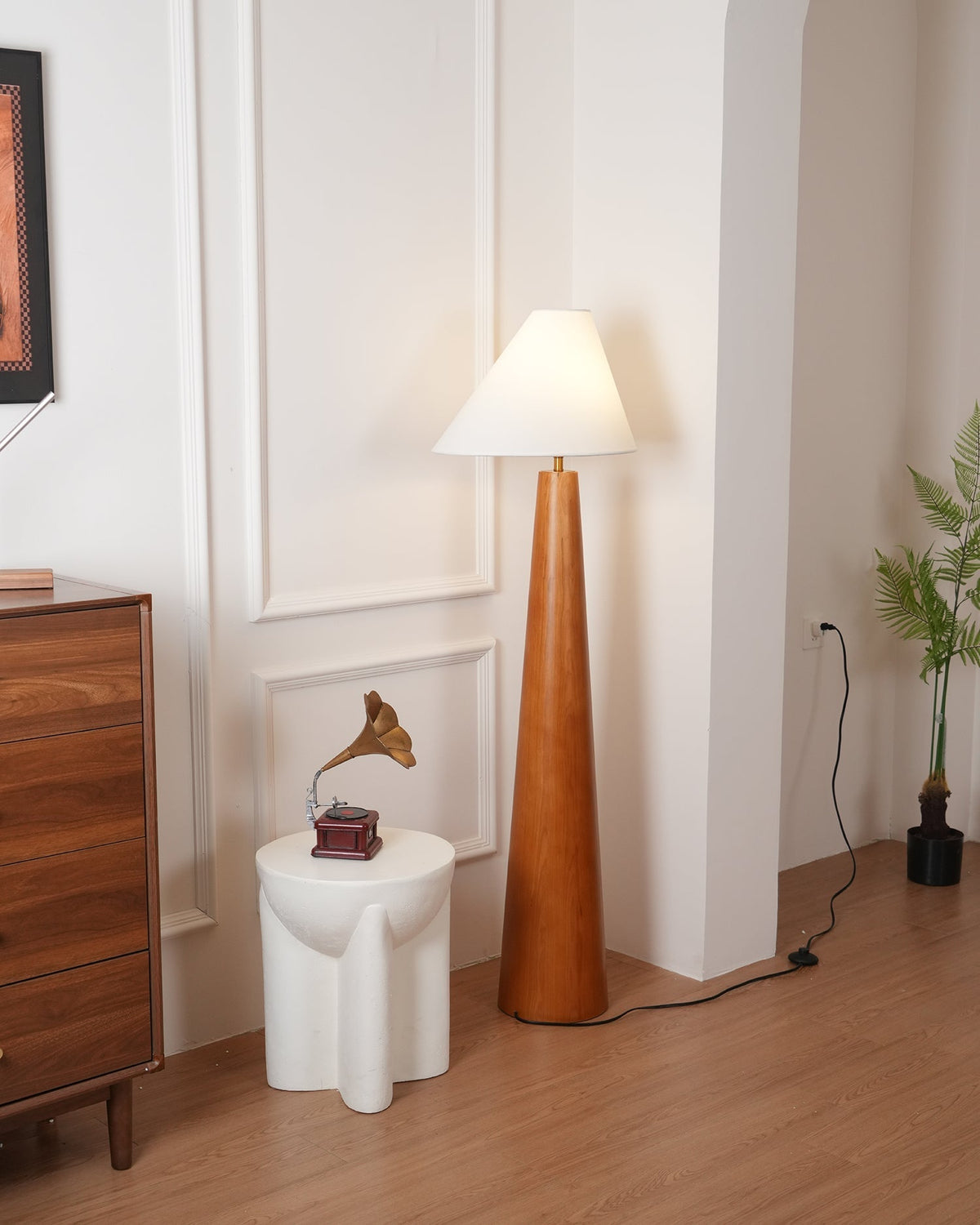 Pinnacle Minimalistische Stehleuchte aus Holz