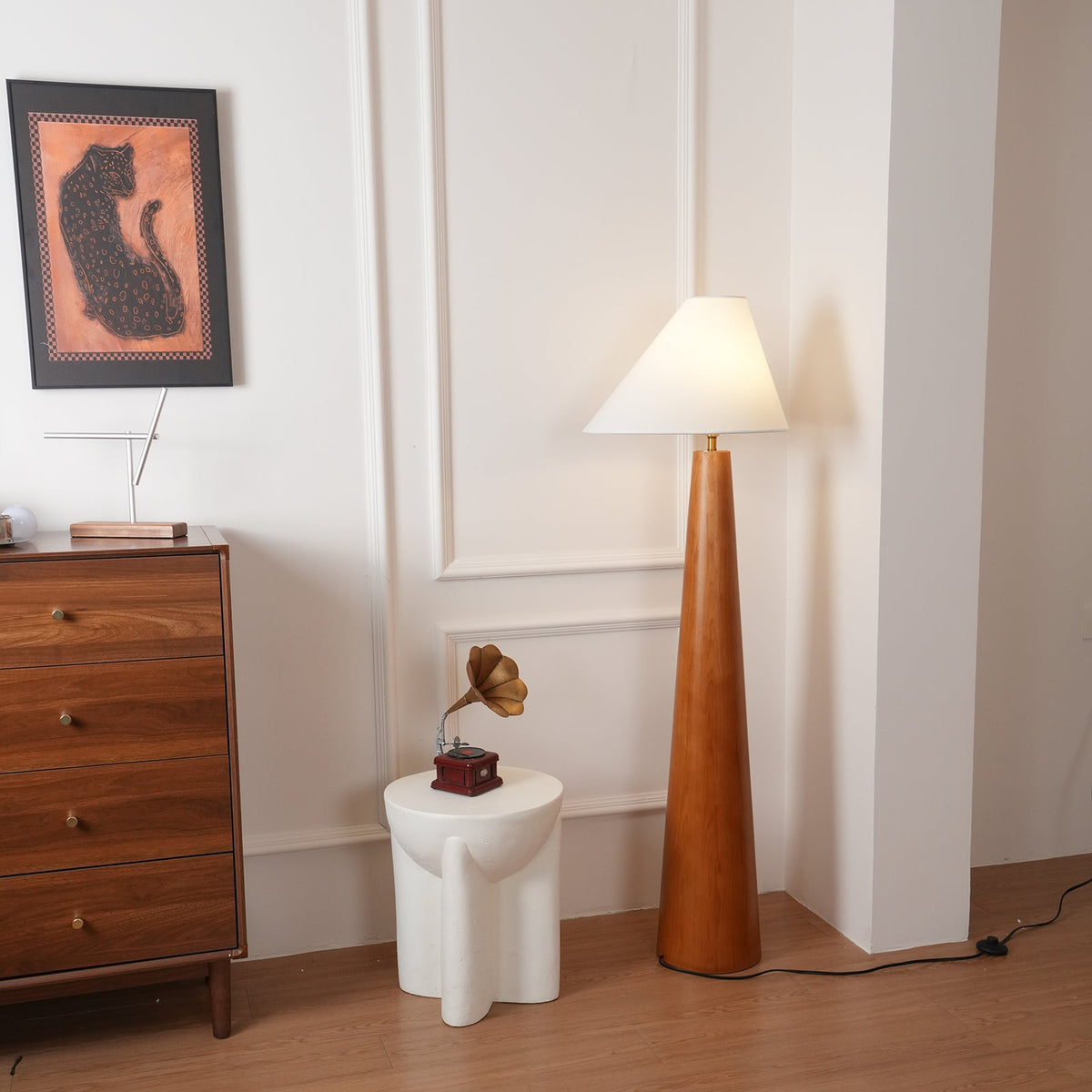 Pinnacle Minimalistische Stehleuchte aus Holz