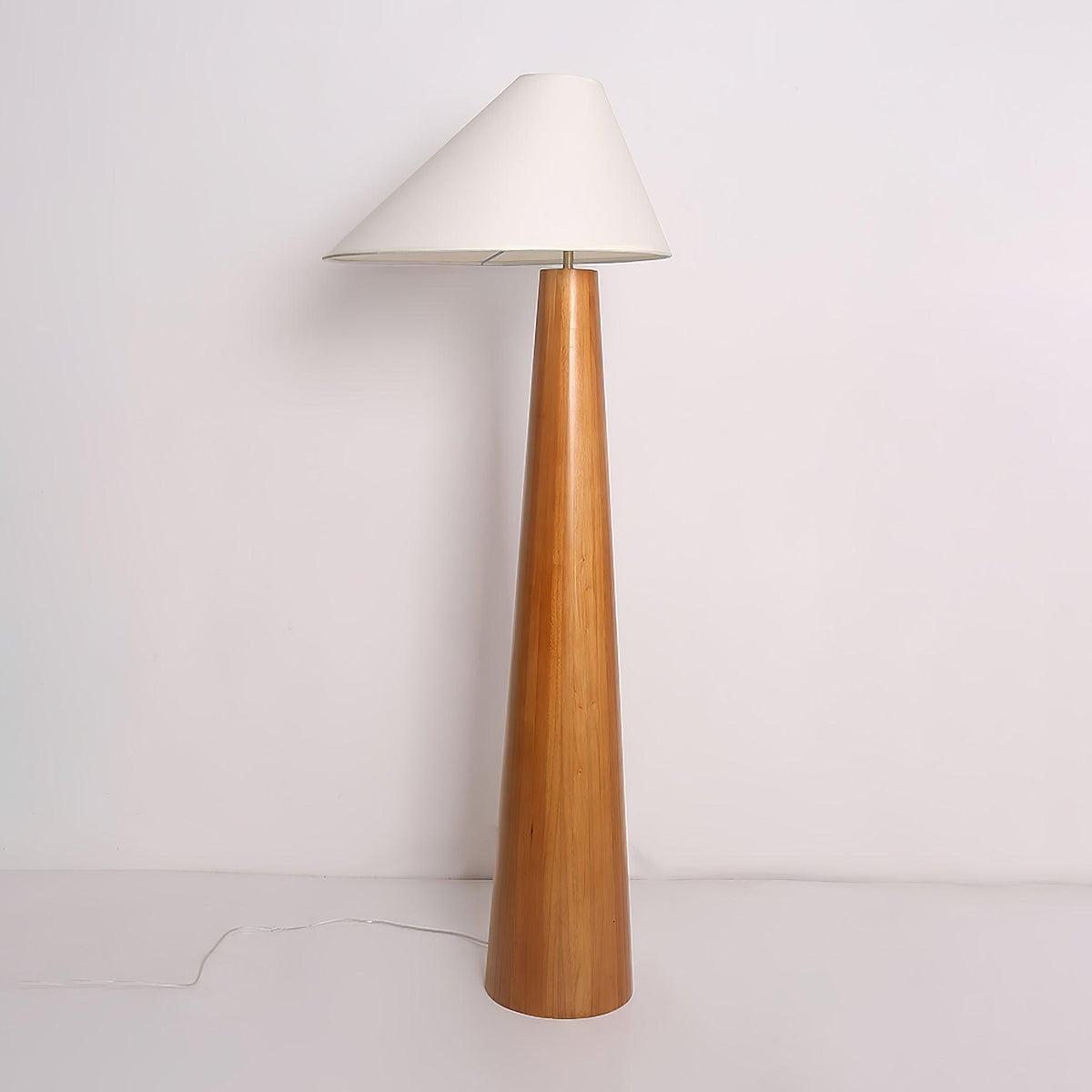 Pinnacle Minimalistische Stehleuchte aus Holz