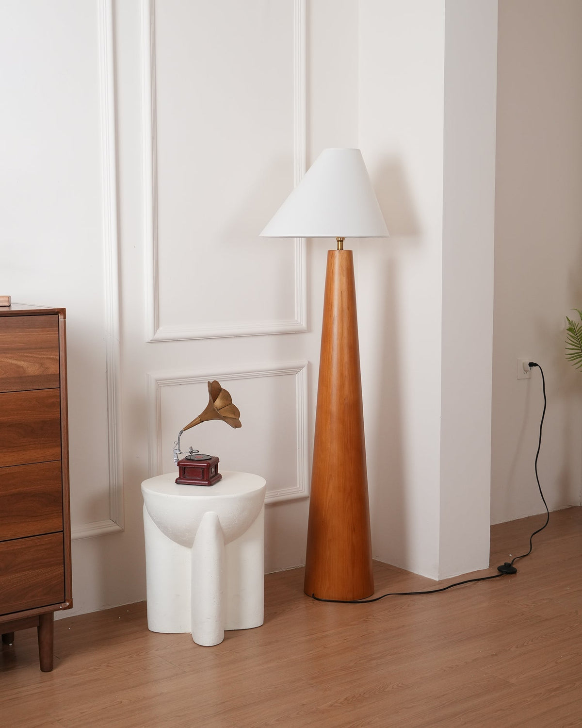 Pinnacle Minimalistische Stehleuchte aus Holz