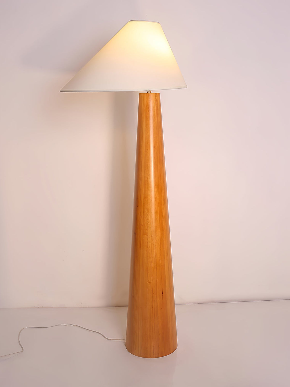 Pinnacle Minimalistische Stehleuchte aus Holz
