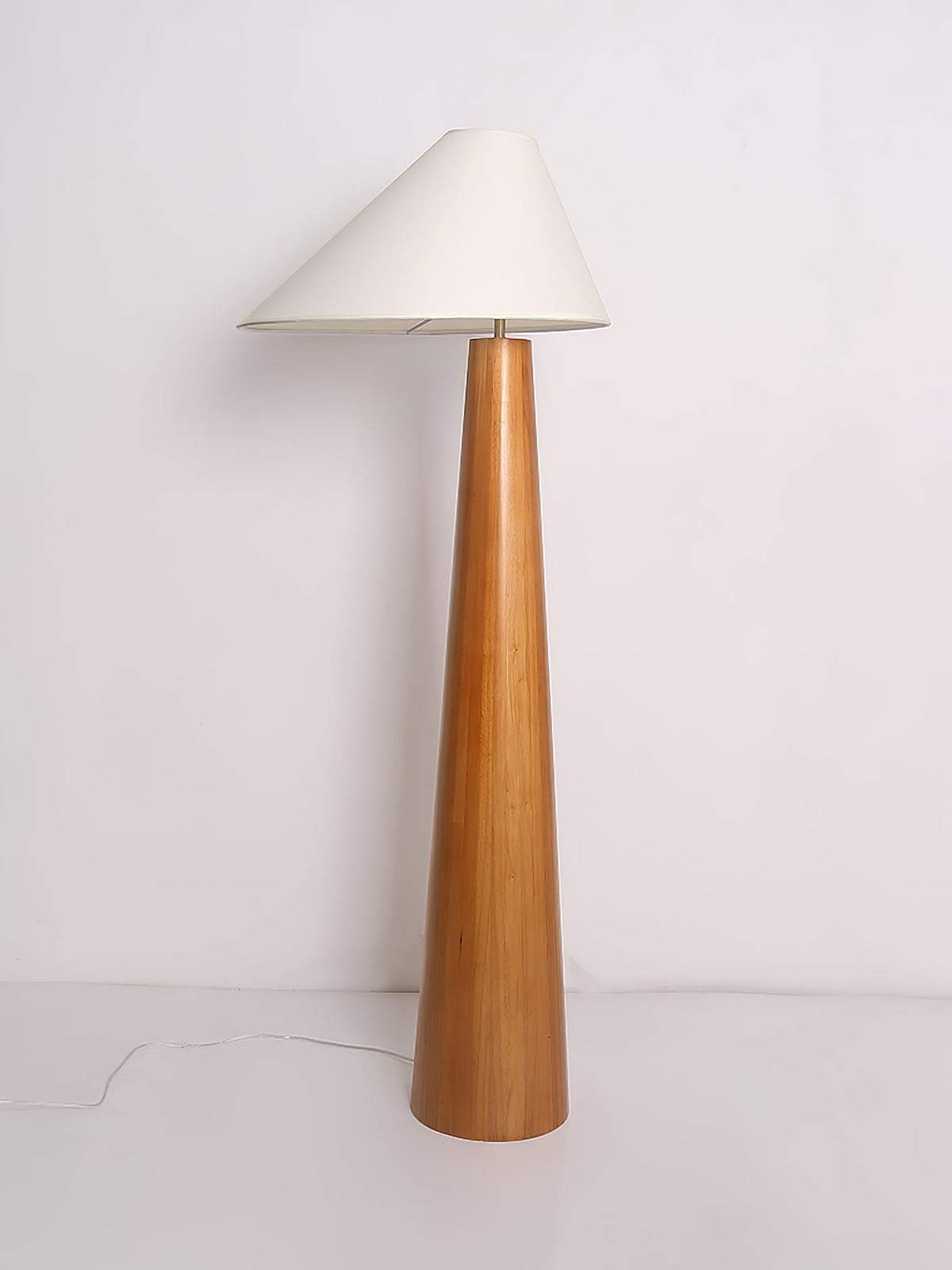 Pinnacle Minimalistische Stehleuchte aus Holz