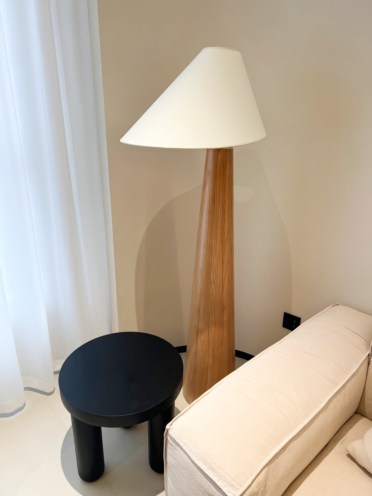 Pinnacle Minimalistische Stehleuchte aus Holz