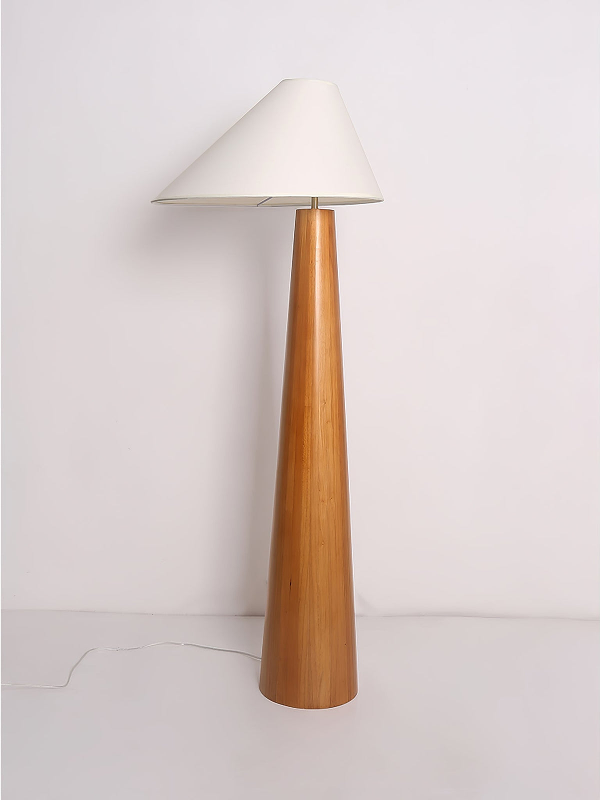 Pinnacle Minimalistische Stehleuchte aus Holz