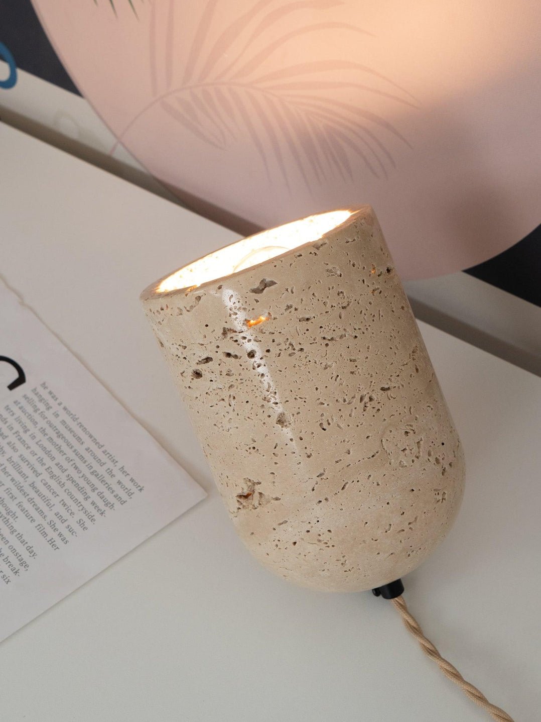 Valuaine Tischleuchte aus gelbem Travertin in Tapered Block-Form