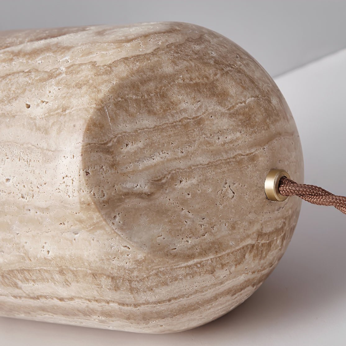 Valuaine Tischleuchte aus gelbem Travertin in Tapered Block-Form