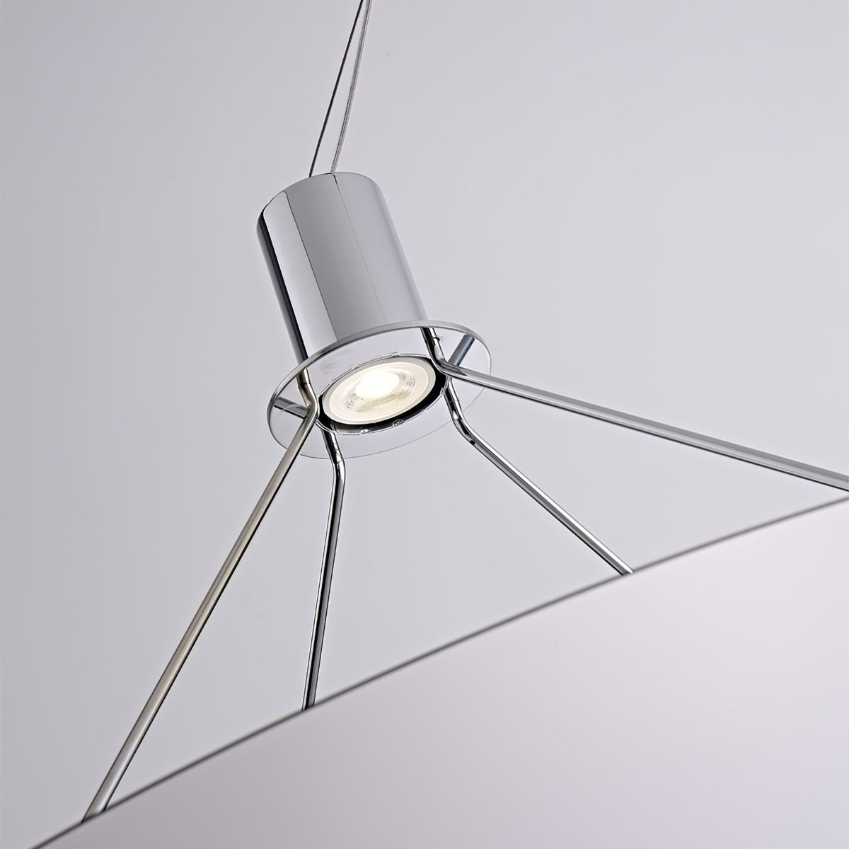 Brio Pendelleuchte aus Stahl im minimalistischen Stil