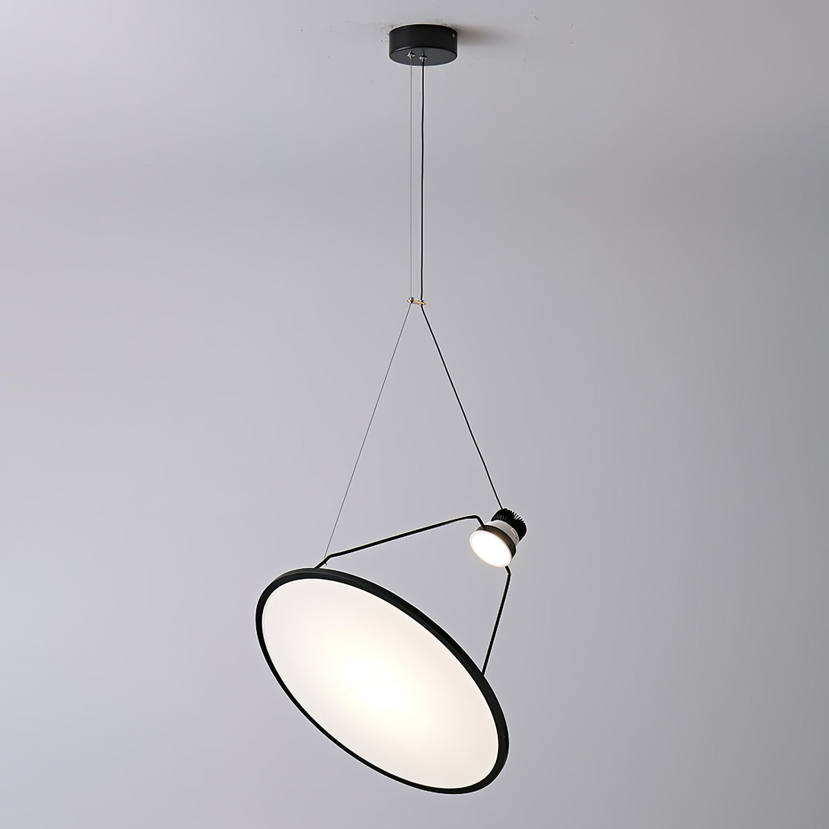 Brio Pendelleuchte aus Stahl im minimalistischen Stil