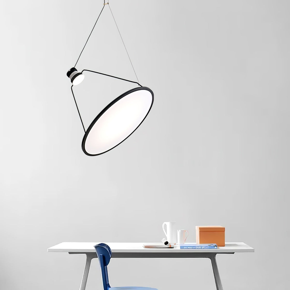 Brio Pendelleuchte aus Stahl im minimalistischen Stil