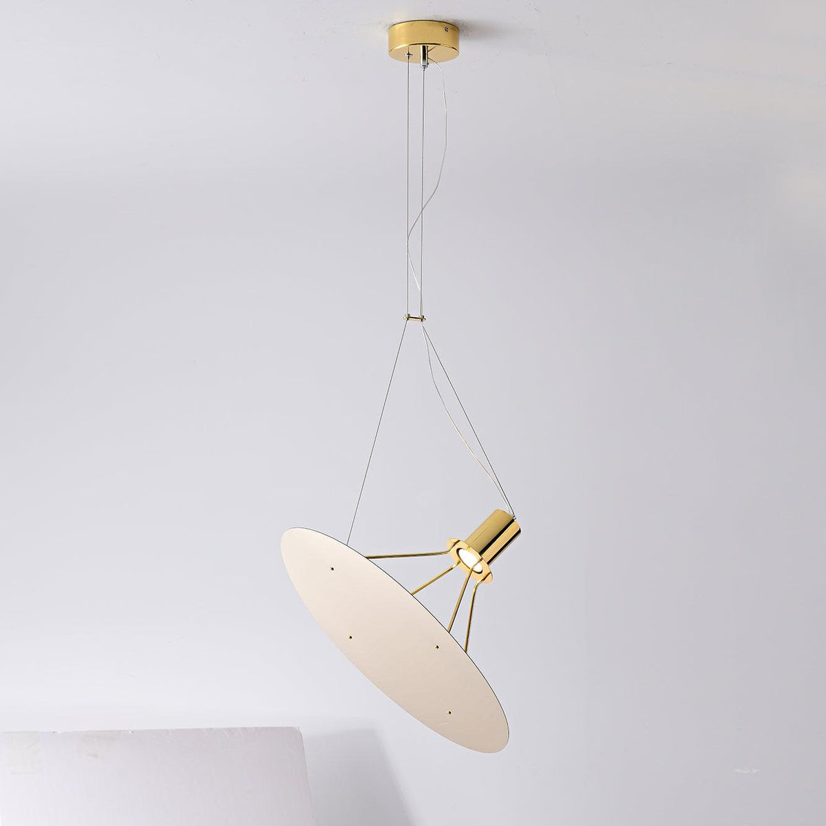 Brio Pendelleuchte aus Stahl im minimalistischen Stil