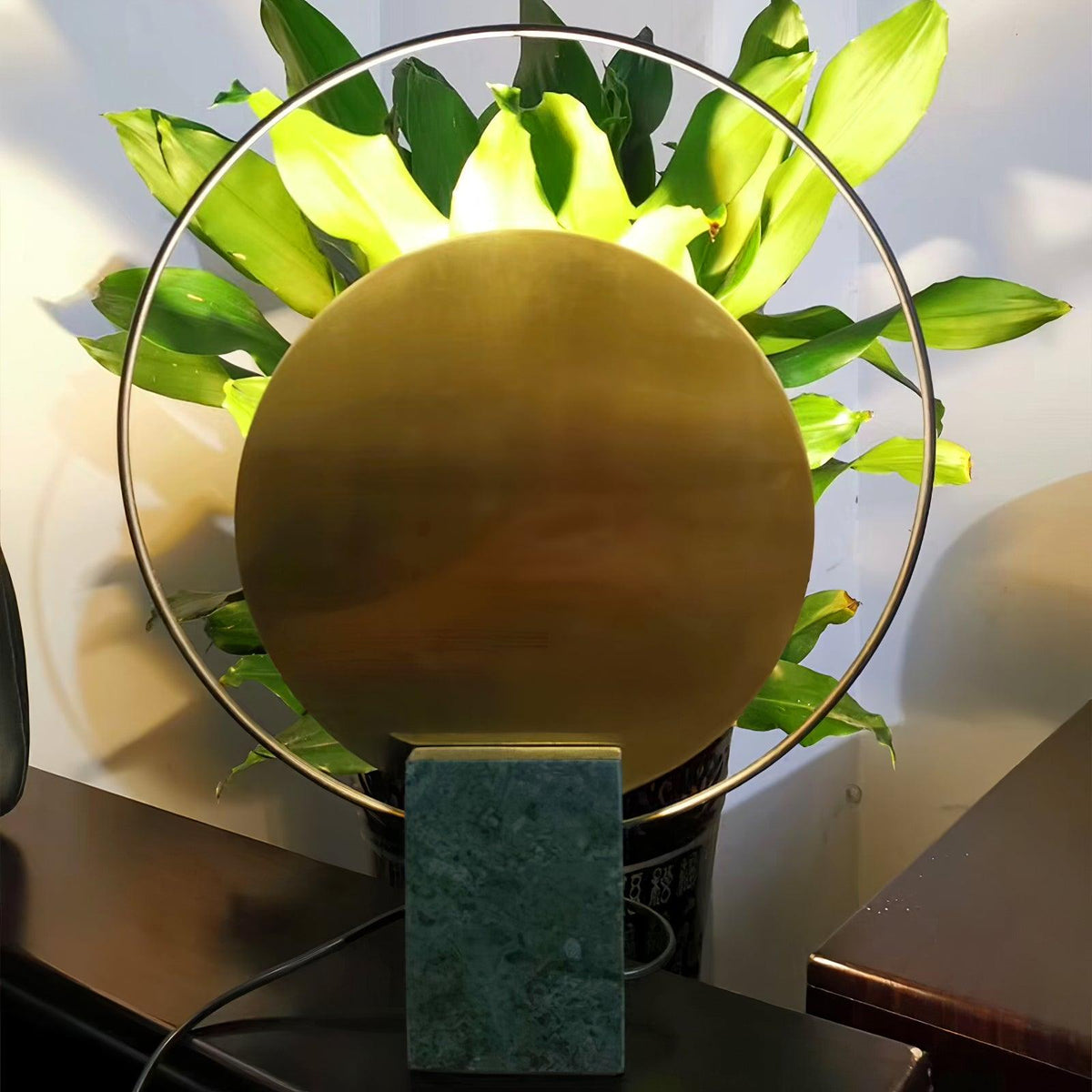 Lirixy Marmor-Tischleuchte in geometrischer Form