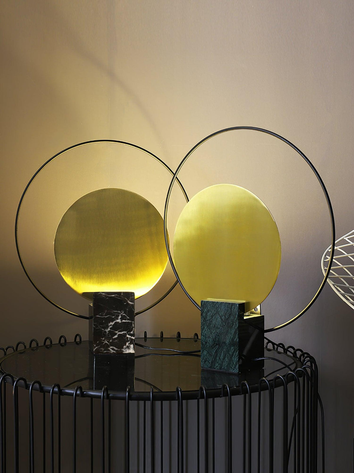 Lirixy Marmor-Tischleuchte in geometrischer Form