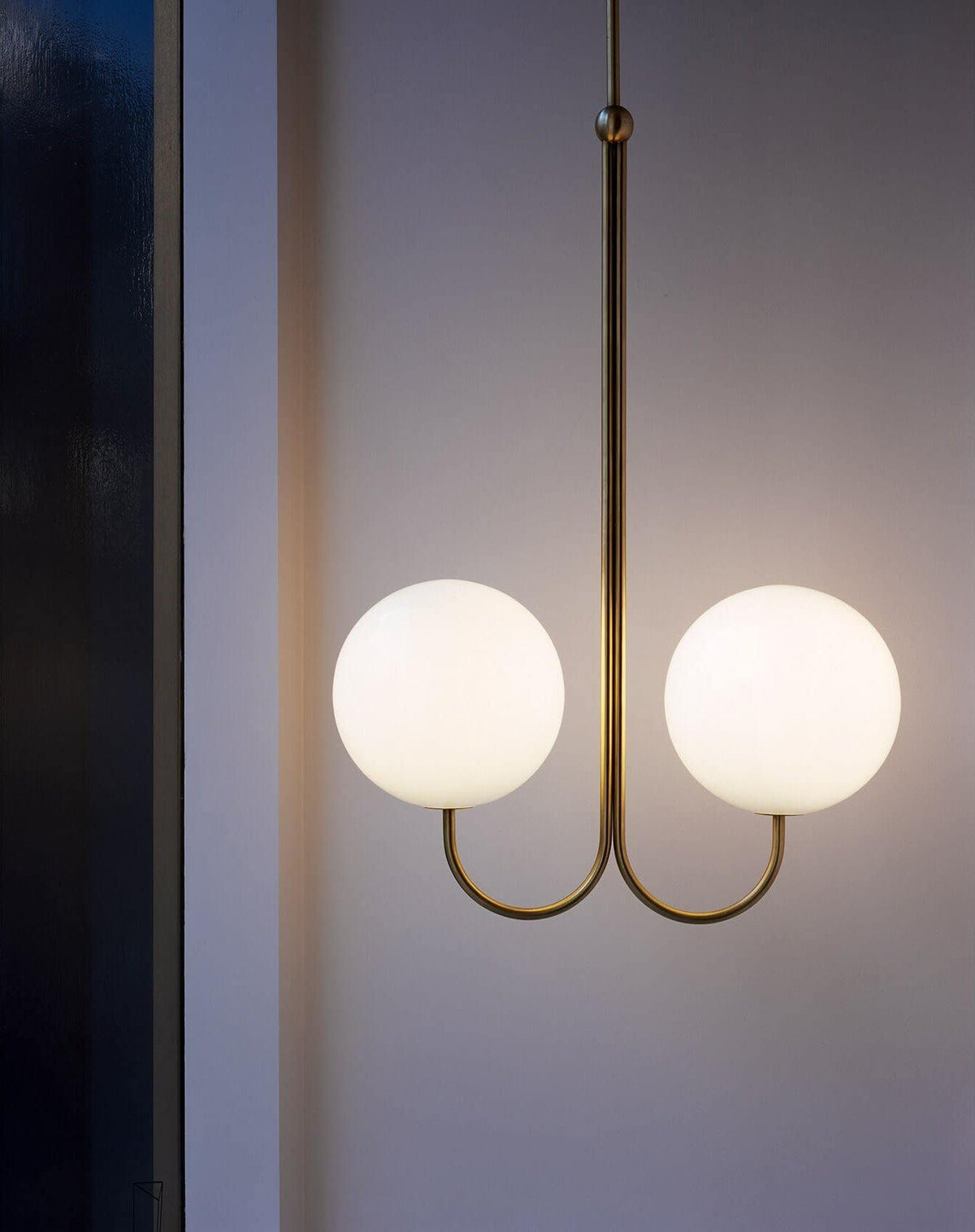 Brin Pendelleuchte aus Metall und Glas in eleganter Ausführung