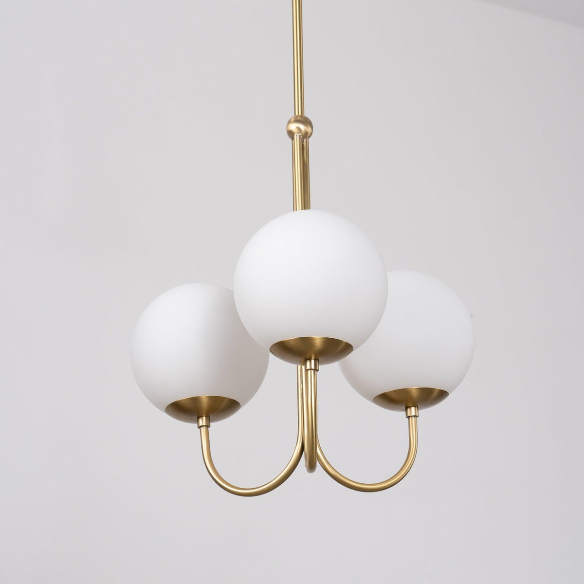 Brin Pendelleuchte aus Metall und Glas in eleganter Ausführung