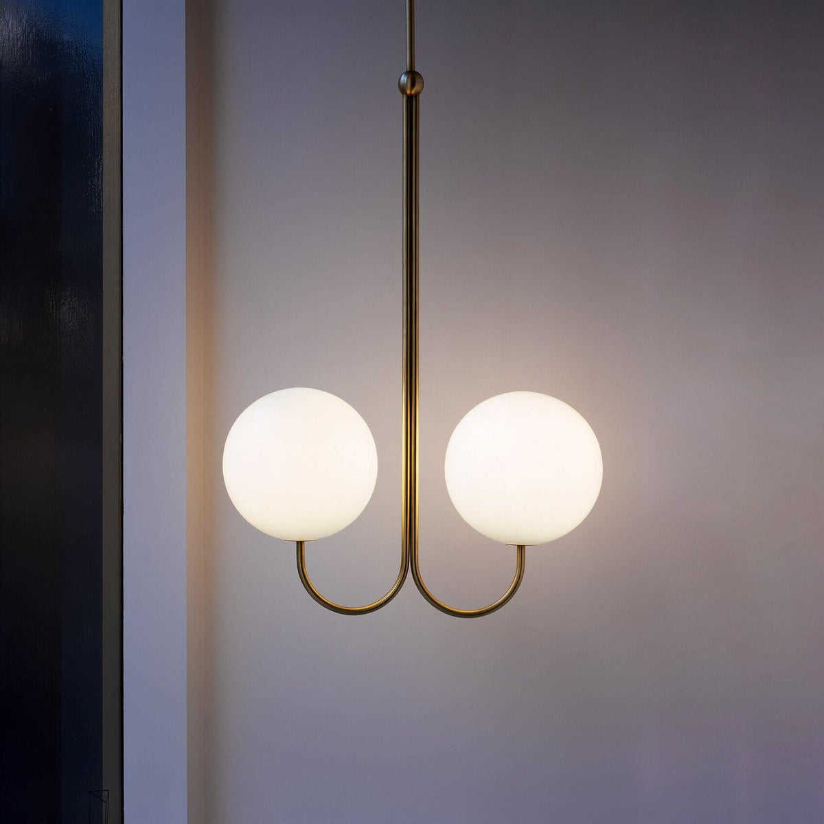 Brin Pendelleuchte aus Metall und Glas in eleganter Ausführung