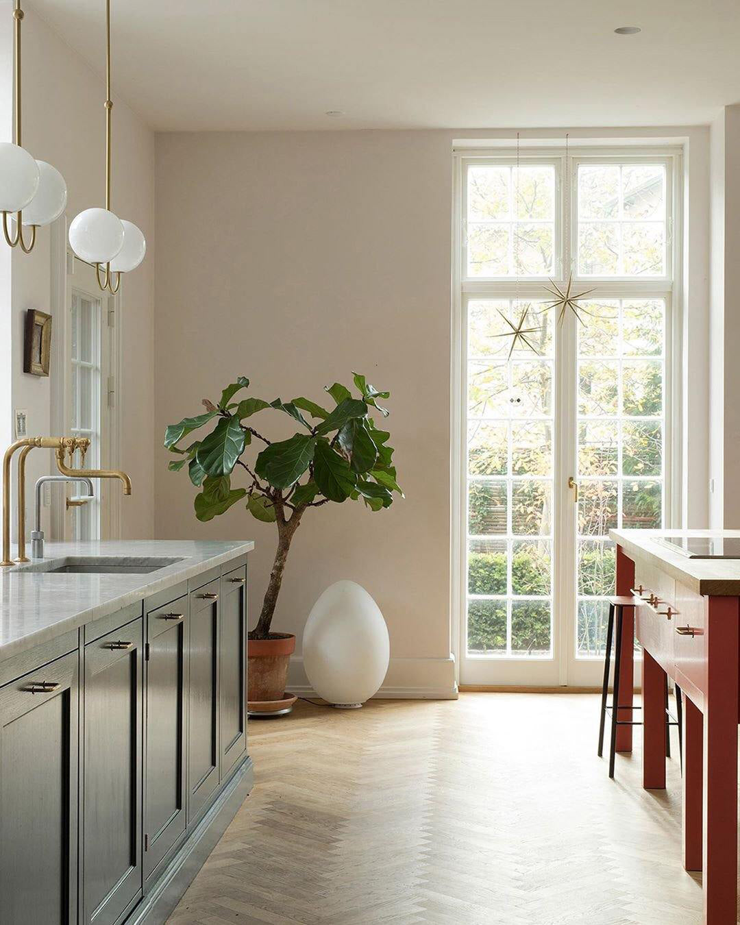 Brin Pendelleuchte aus Metall und Glas in eleganter Ausführung