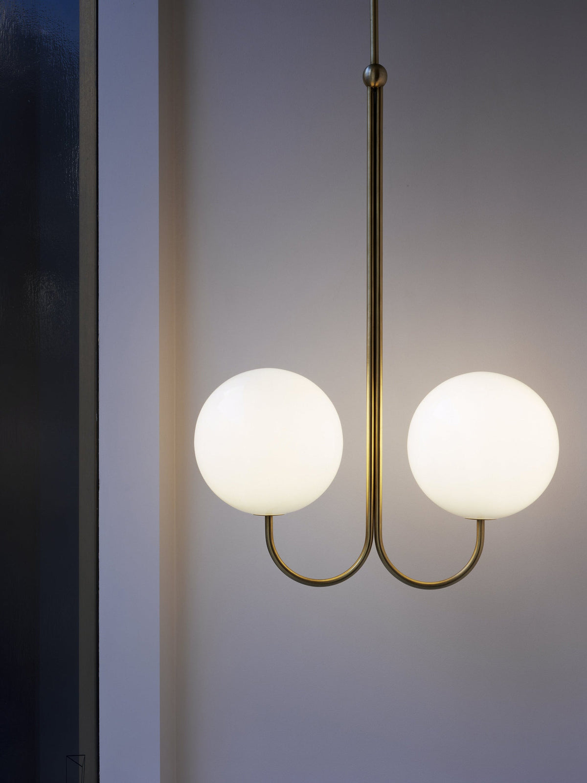 Brin Pendelleuchte aus Metall und Glas in eleganter Ausführung