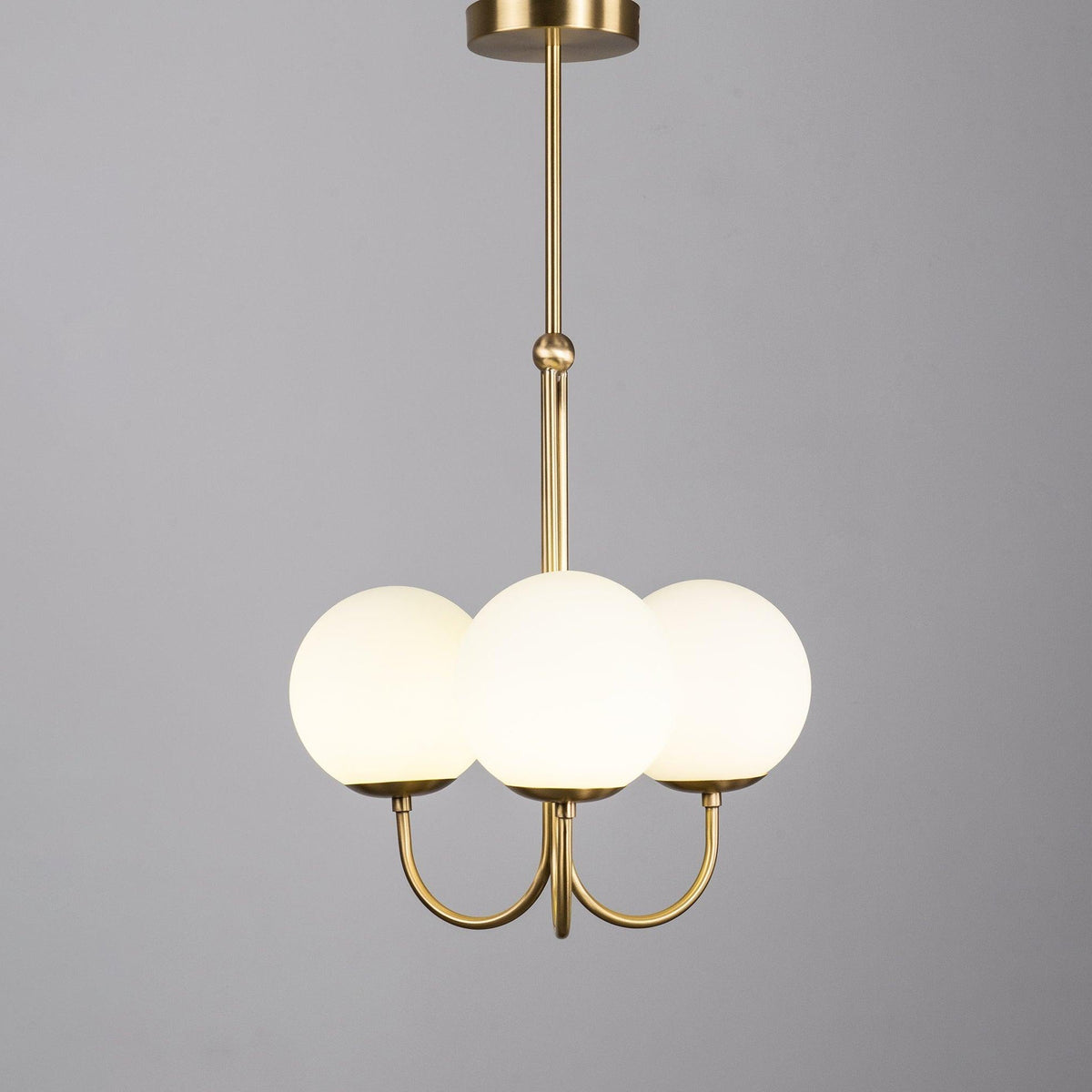 Brin Pendelleuchte aus Metall und Glas in eleganter Ausführung