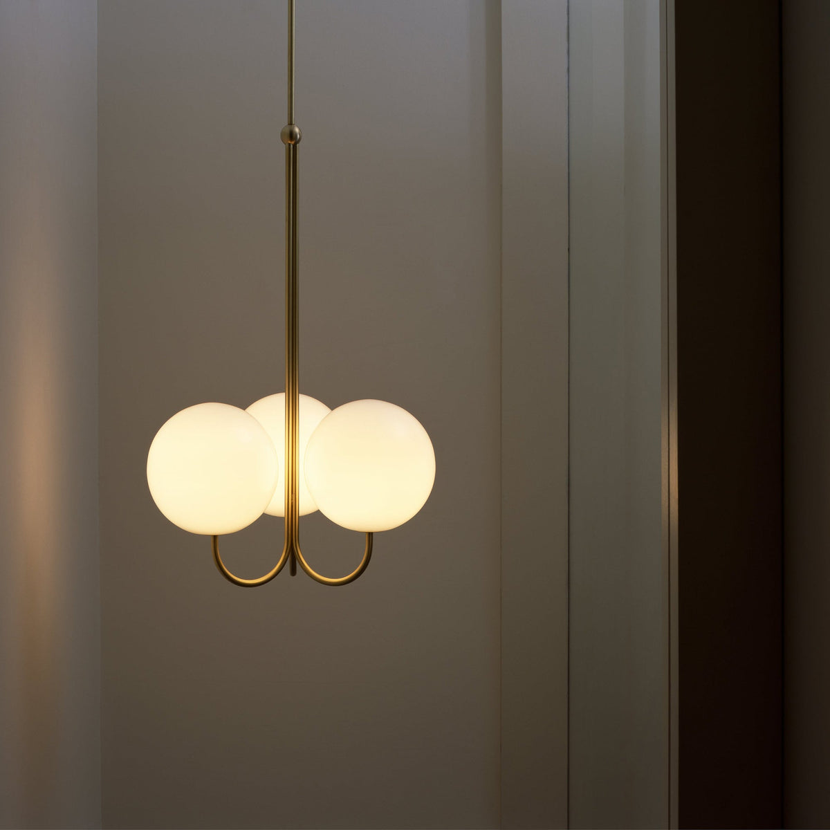 Brin Pendelleuchte aus Metall und Glas in eleganter Ausführung