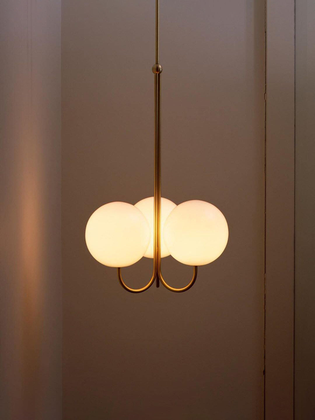 Brin Pendelleuchte aus Metall und Glas in eleganter Ausführung