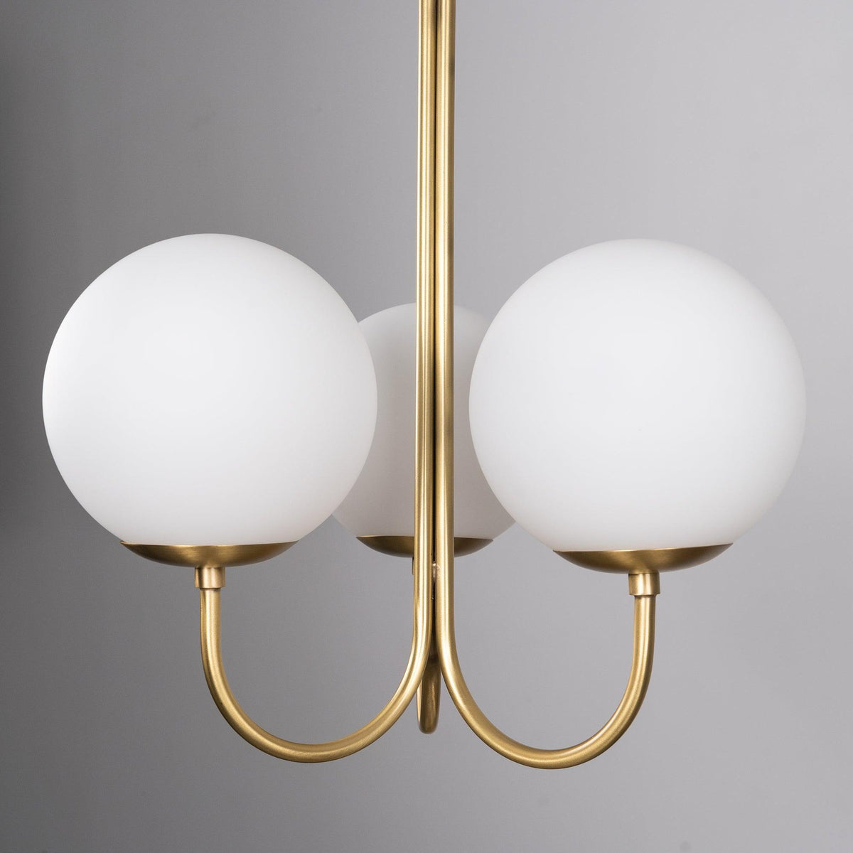 Brin Pendelleuchte aus Metall und Glas in eleganter Ausführung