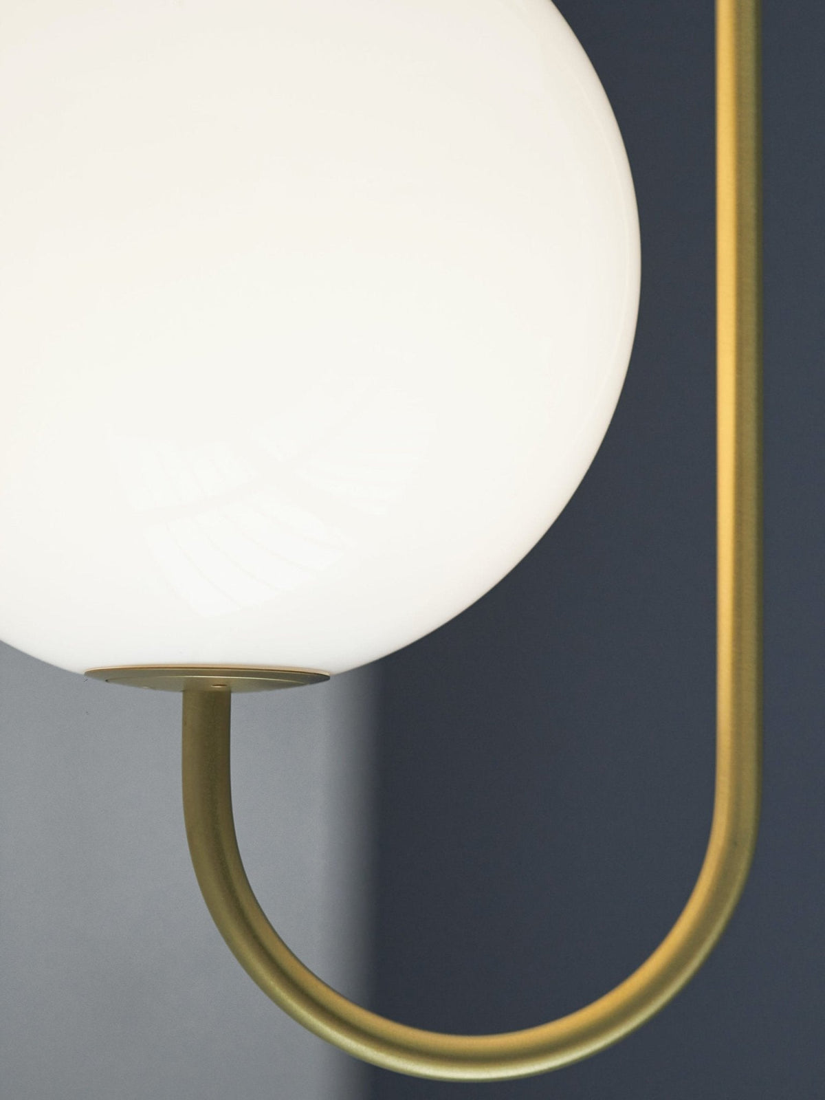 Brin Pendelleuchte aus Metall und Glas in eleganter Ausführung