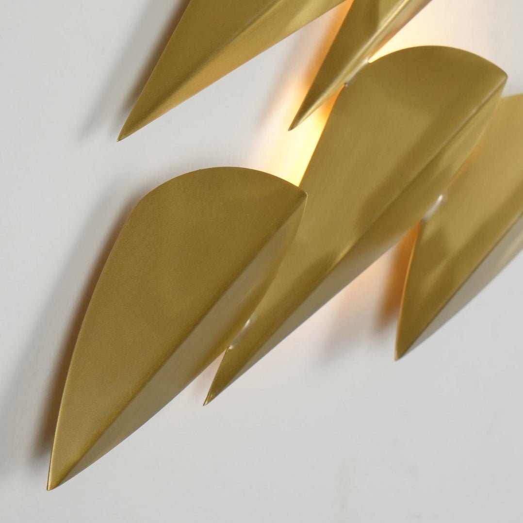 Avynis Abstract Messing-Wandleuchte