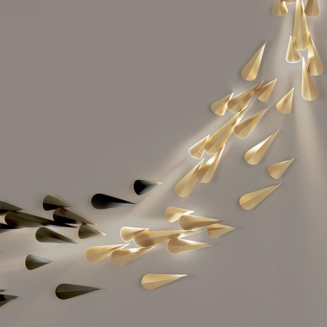 Avynis Abstract Messing-Wandleuchte