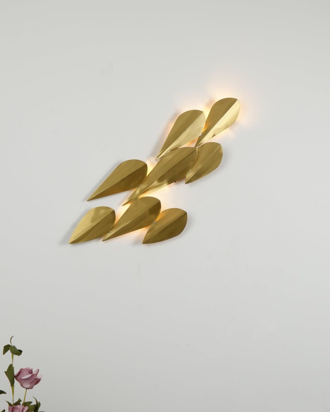 Avynis Abstract Messing-Wandleuchte