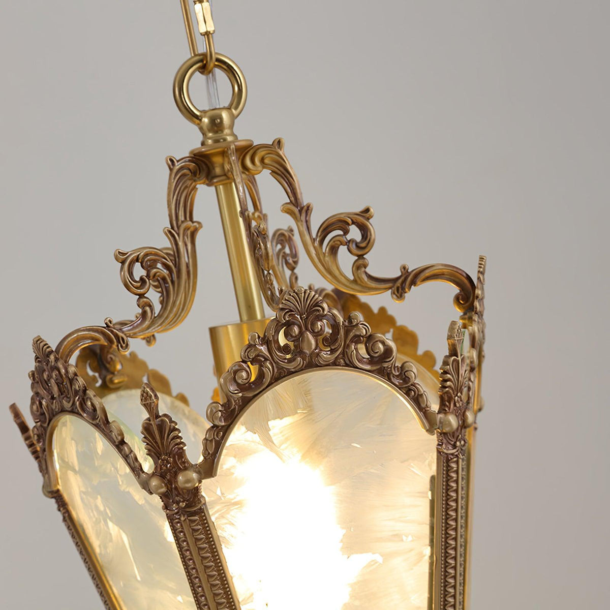 Auririelle Pendelleuchte aus Messing im Empire-Stil, antik und elegant