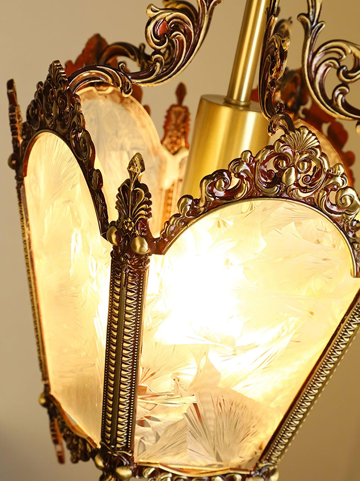 Auririelle Pendelleuchte aus Messing im Empire-Stil, antik und elegant