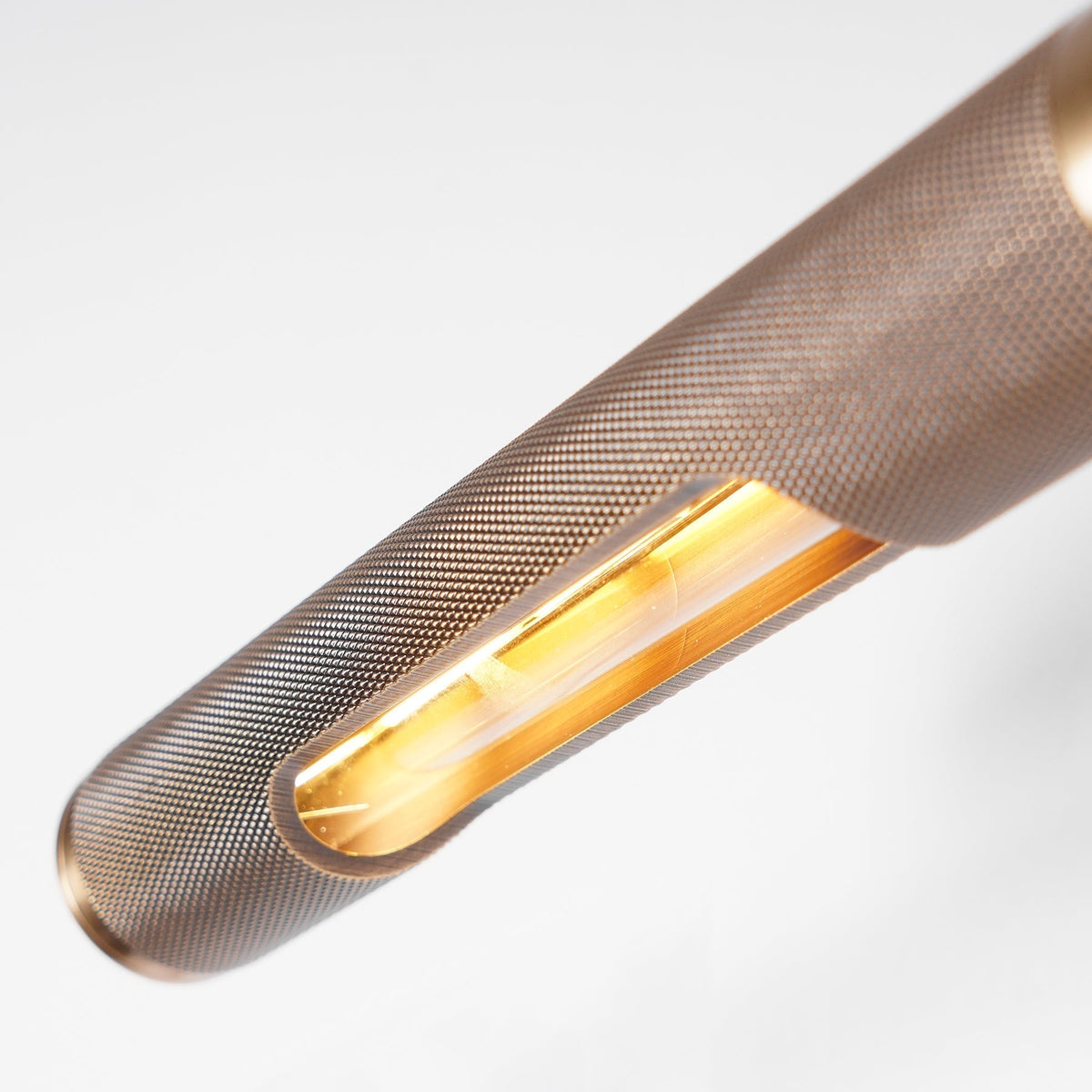 Sano zeitgenössische Messing-LED-Wandleuchte