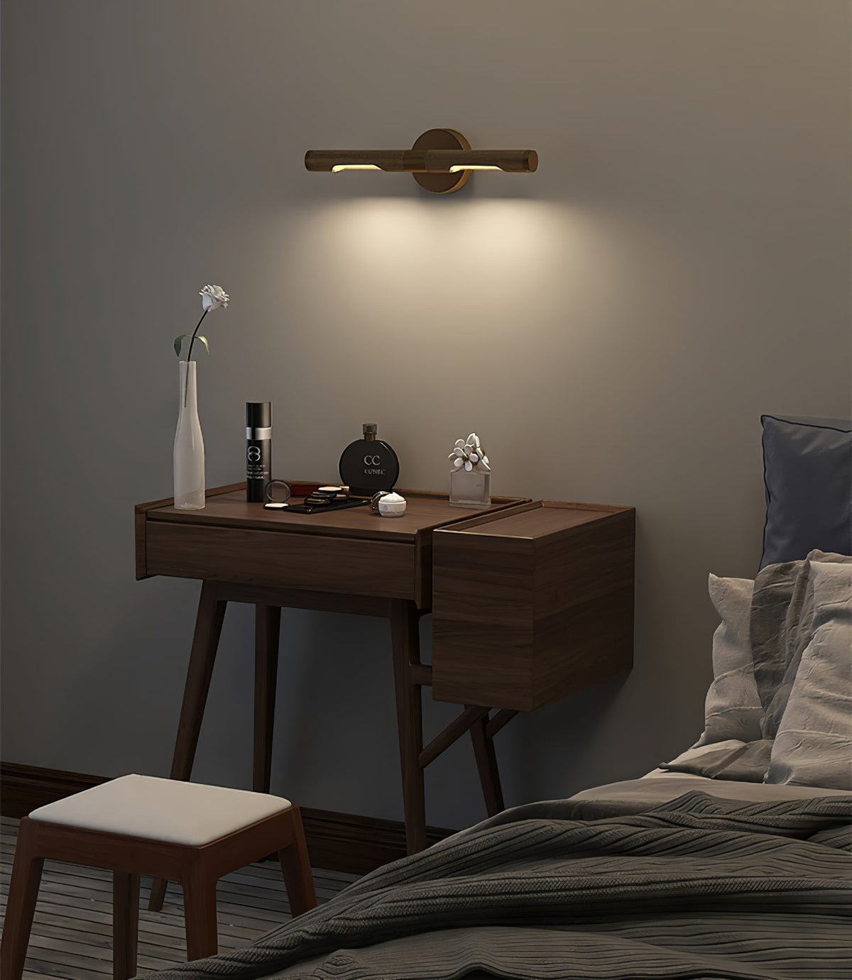 Sano zeitgenössische Messing-LED-Wandleuchte