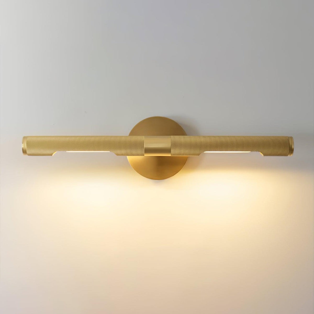 Sano zeitgenössische Messing-LED-Wandleuchte